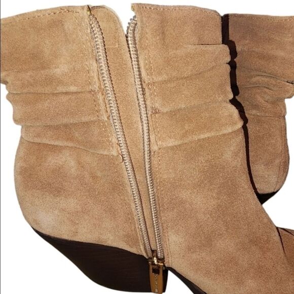 Vince Camuto NWOT Nerlinji Light Cognac Brown Suede Ankle Booties Size 9.5 - Picture 9 of 12